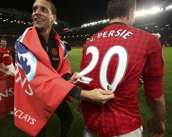 姜伟泽持球突破 中距离跳投稳稳命中