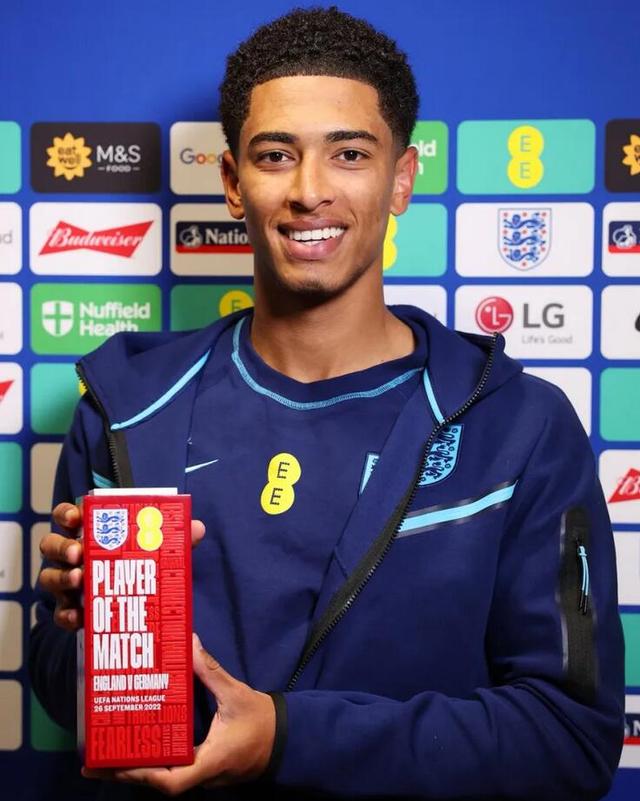 全球限量50台 从F1赛场到公路猛兽 红牛RB17超跑亮相