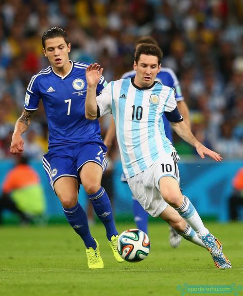 勇士主场120-113力克雄鹿，全面分析球员表现与关键因素